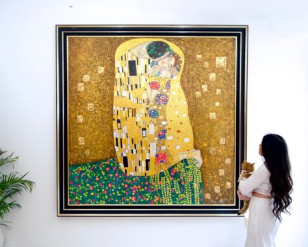 Le Baiser – Une œuvre réimaginée de Gustav Klimt par Master Apollon | 200 x 200 cm La Galerie d'art en ligne art gallery