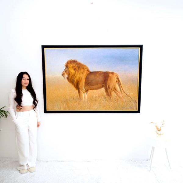 Lion dans la savane – Somchai | 150 x 100 cm La Galerie d'art en ligne art gallery 3