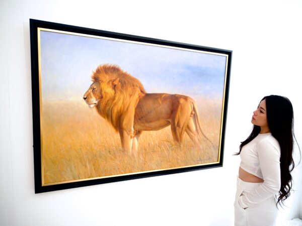 Lion dans la savane – Somchai | 150 x 100 cm La Galerie d'art en ligne art gallery 2