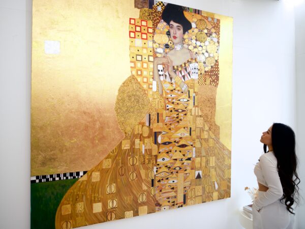 Portrait d’Adele Bloch-Bauer – Un chef-d’œuvre réimaginé de Gustav Klimt par le Master Apollon | 200 x 200 cm La Galerie d'art en ligne art gallery 5