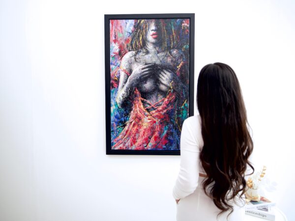 Femme en robe rose – Kesorn | 60 X 100 cm La Galerie d'art en ligne art gallery 7