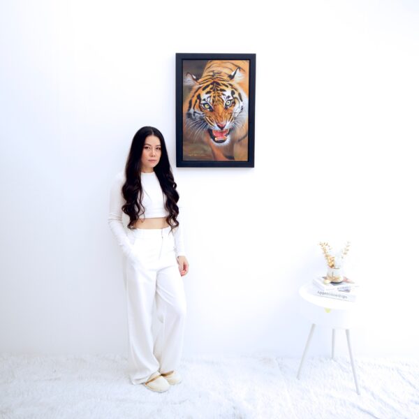 Le Tigre Protecteur – Khanitha | 40 x 60 cm La Galerie d'art en ligne art gallery