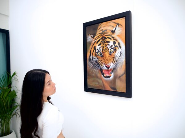 Le Tigre Protecteur – Khanitha | 40 x 60 cm La Galerie d'art en ligne art gallery 5